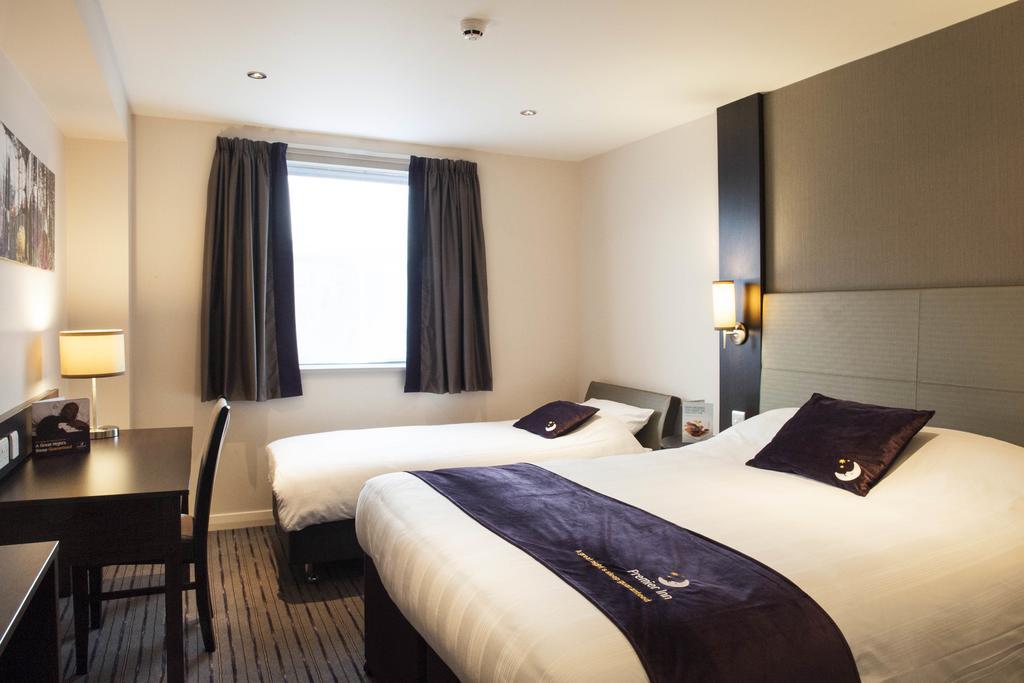 Premier Inn Falkirk - Larbert Exterior foto